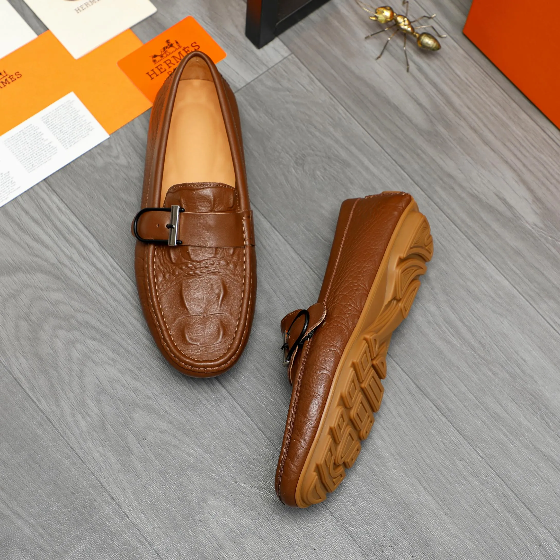 P380 Product trademark: HERMES "Hermes" casual slip-on men's shoes Regular size: 38-44 Product material: Selected crocodile pattern cowhide upper, pigskin lining, rubber outsole